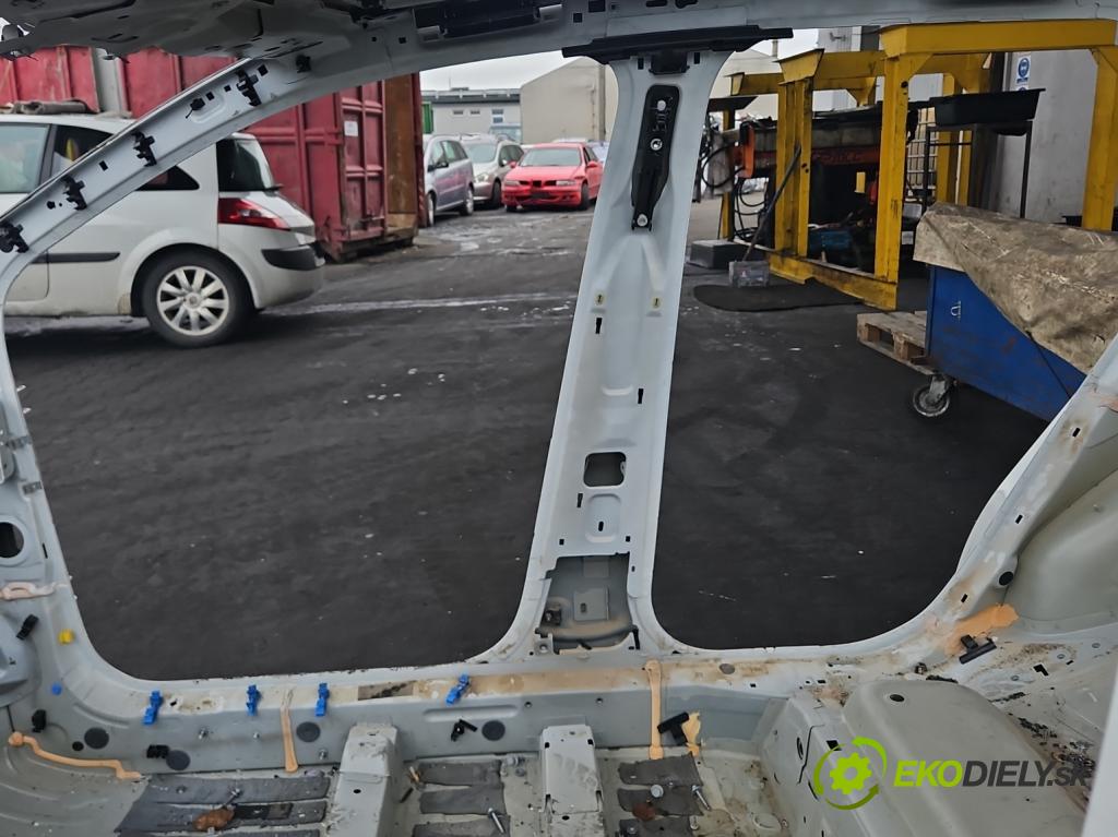 Peugeot 3008 II 2016-2023 1.6 T 300 hp automatic 221 kW 1598 cm3 5- práh pravý  (Karoserie ostatní)