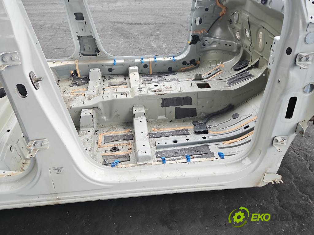 Peugeot 3008 II 2016-2023 1.6 T 300 hp automatic 221 kW 1598 cm3 5- práh pravý  (Karoserie ostatní)