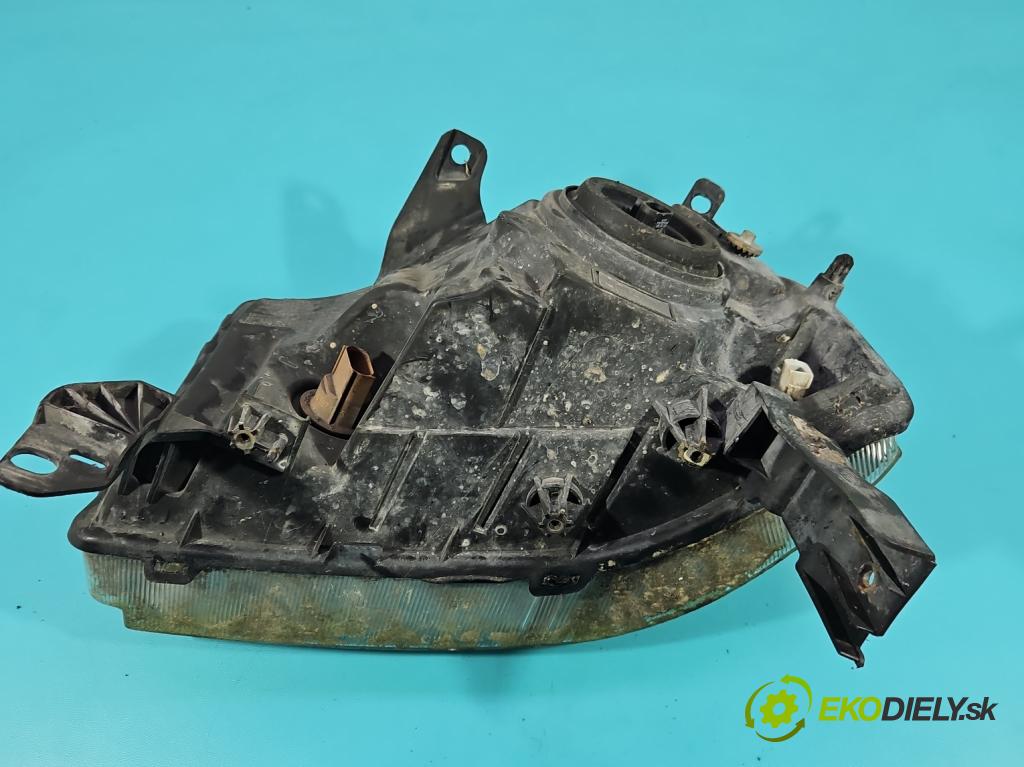 Ford Freestyle 3.0 V6 203KM automatic 149 kW 2967 cm3 5- Reflektor: pravý  (Svetlo predné pravé)