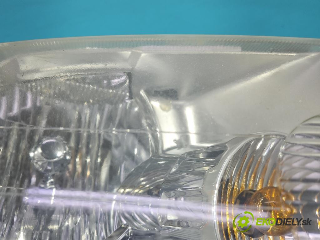 Ford Freestyle 3.0 V6 203KM automatic 149 kW 2967 cm3 5- Reflektor: pravý  (Svetlo predné pravé)