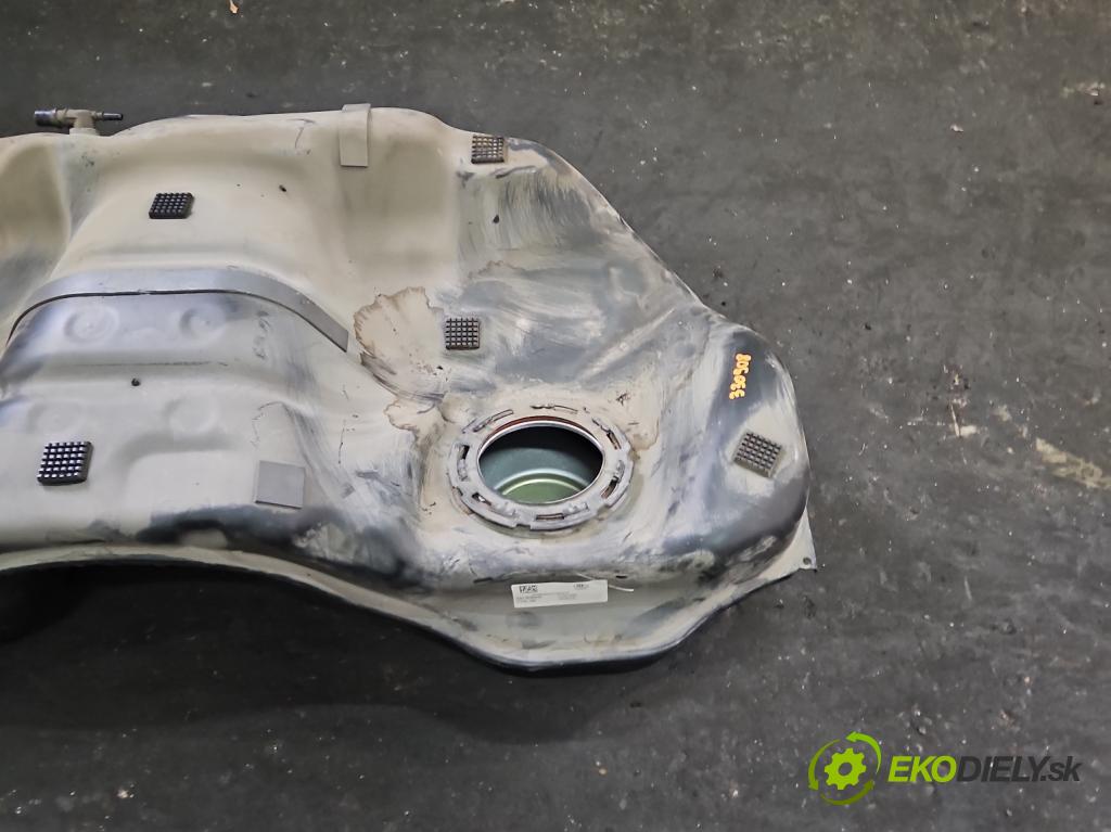 Maserati Quattroporte VI 13- 3.0 V6 automatic 301 kW 2979 cm3 4- Nádrž: palivo 06700382480 (Palivová nádrž)