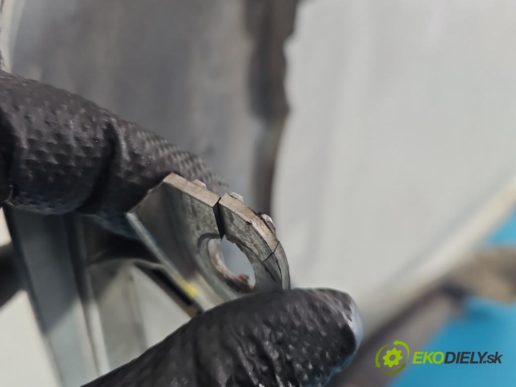 Renault Clio II 1998-2012 1.2 16v 75 hp manual 55 kW 1149 cm3 5- blatnik přední levý  (Levý přední blatník)