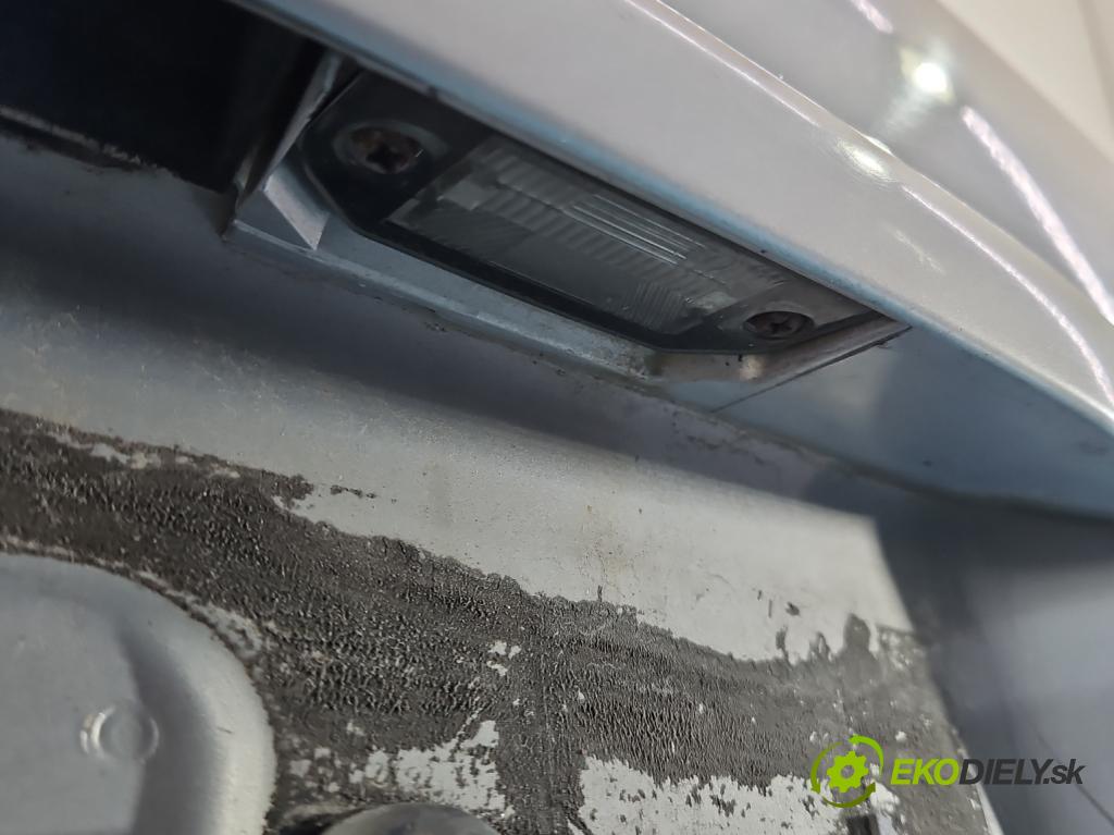 Vw Passat B5 1995-2005 1.8 T 150 hp manual 110 kW 1781 cm3 5- zadní kufrové dveře  (Zadní kapota (kufr))