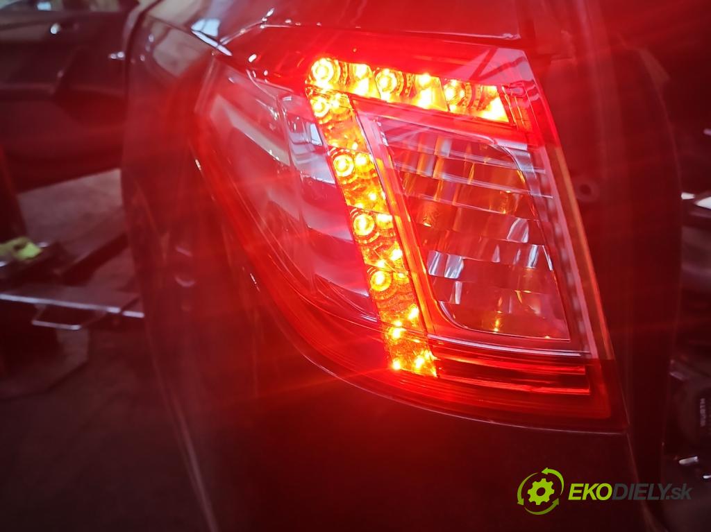 Peugeot 508 I 2010-2018 1.6 thp 156 HP automatic 115 kW 1598 cm3 5- svetlo / reflektor zadné ľavé 9686779580 (Kľučka dverí ostatné)