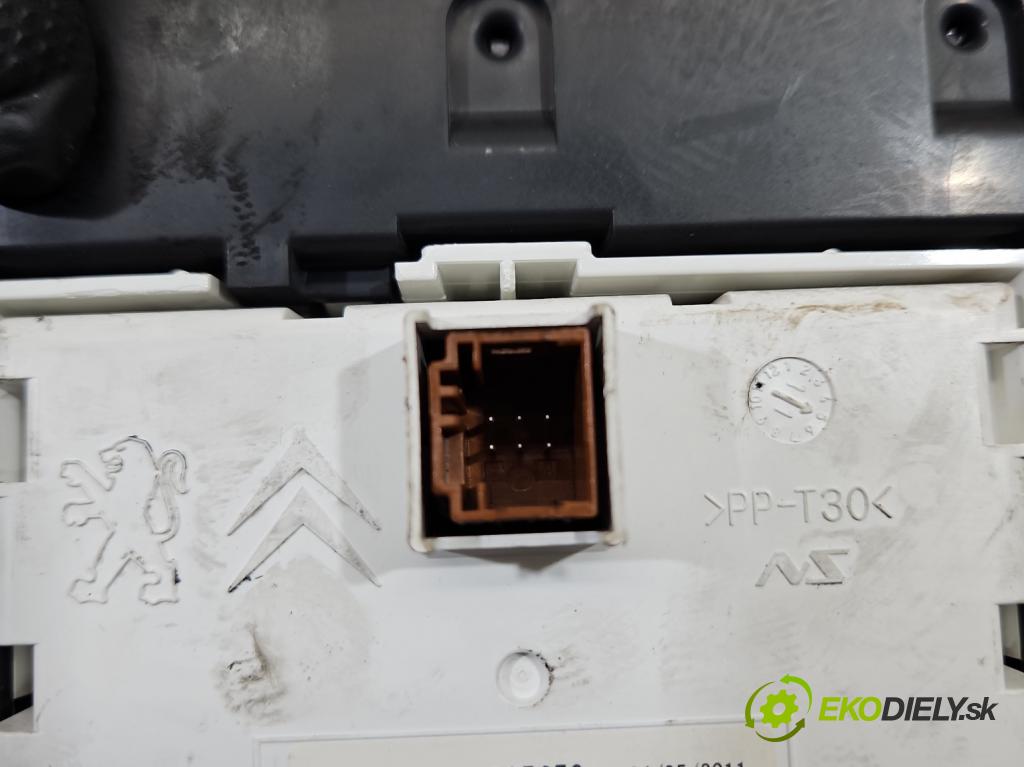 Peugeot 508 I 2010-2018 1.6 thp 156 HP automatic 115 kW 1598 cm3 5- prístrojovka/ budíky 9678565980 (Prístrojová doska)