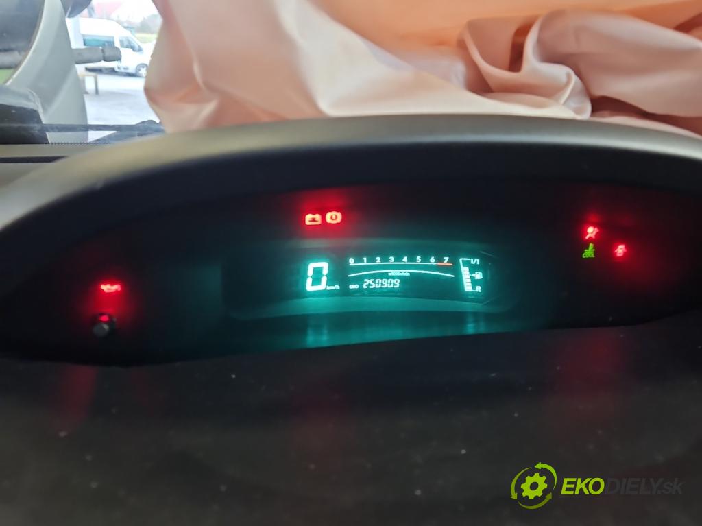 Toyota Yaris II 2005-2011 1.3 vvti 87 HP manual 64 kW 1298 cm3 5- prístrojovka/ budíky 83800-0D660 (Prístrojová doska)