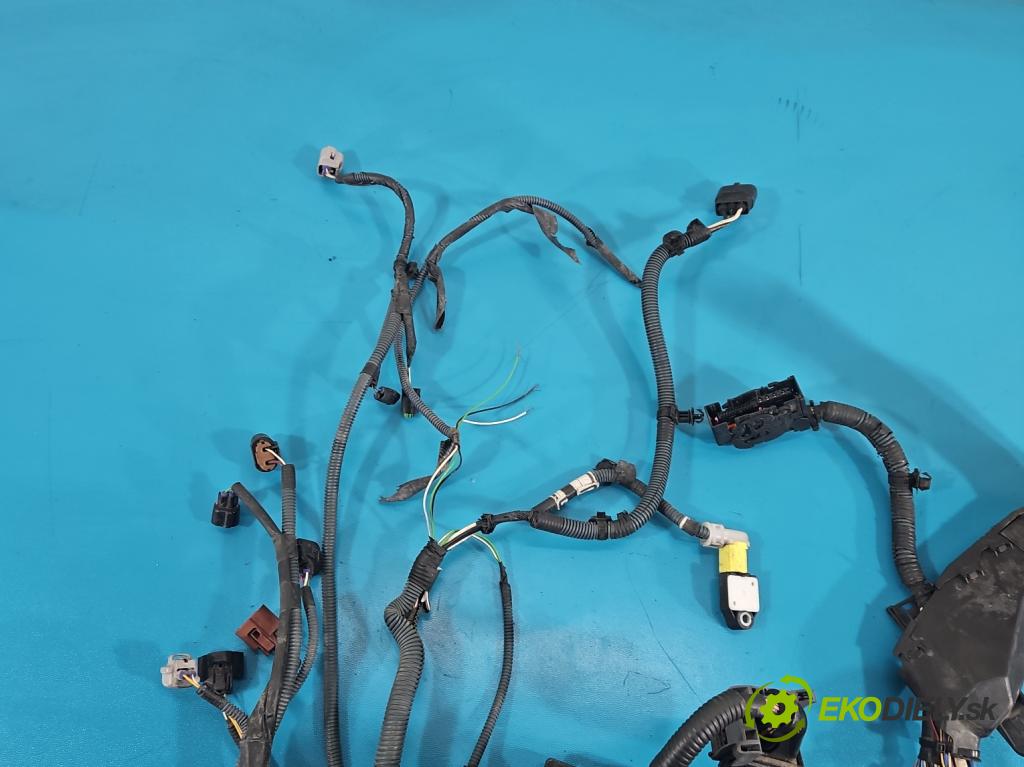 Toyota Corolla E15 2007-2014 1.6 vvti 124 hp manual 91 kW 1598 cm3 4- skříňka pojistková  (Pojistková skříňka)