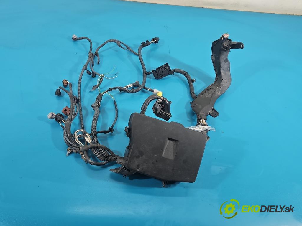 Toyota Corolla E15 2007-2014 1.6 vvti 124hp manual 91 kW 1598 cm3 4- skrinka poistka  (Poistková skrinka)