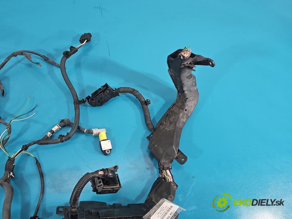 Toyota Corolla E15 2007-2014 1.6 vvti 124 hp manual 91 kW 1598 cm3 4- skříňka pojistková  (Pojistková skříňka)