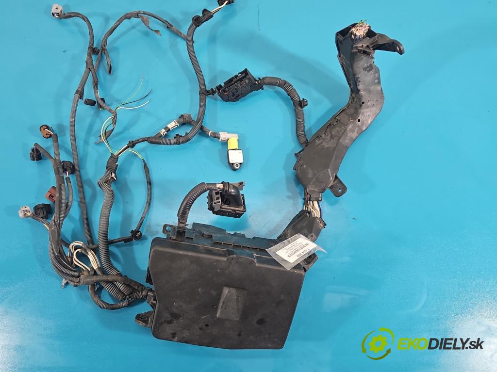 Toyota Corolla E15 2007-2014 1.6 vvti 124 hp manual 91 kW 1598 cm3 4- skříňka pojistková  (Pojistková skříňka)