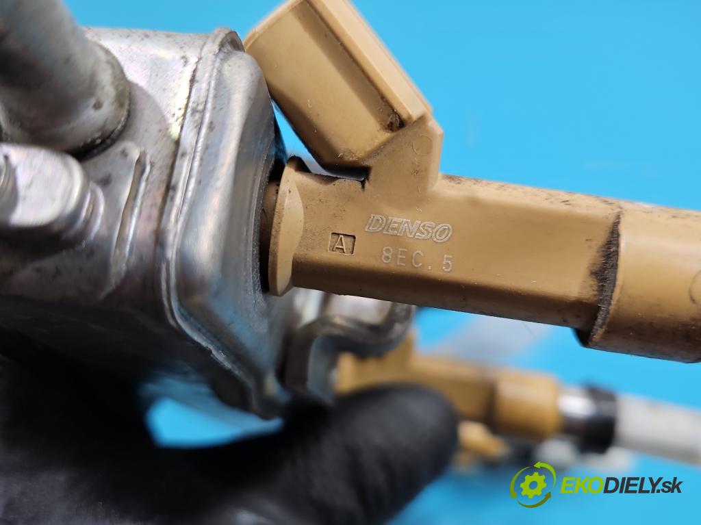 Toyota Corolla E15 2007-2014 1.6 vvti 124hp manual 91 kW 1598 cm3 4- vstrek 23250-37010 (Vstrekovač paliva)