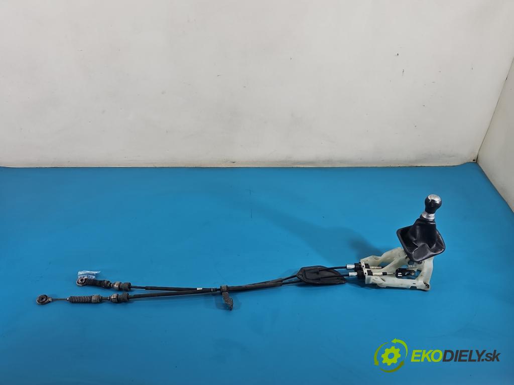 Toyota Corolla E15 2007-2014 1.6 vvti 124hp manual 91 kW 1598 cm3 4- Páka: Změny: stupeň,rýchlosť  (Rýchlostná páka (kulisa))