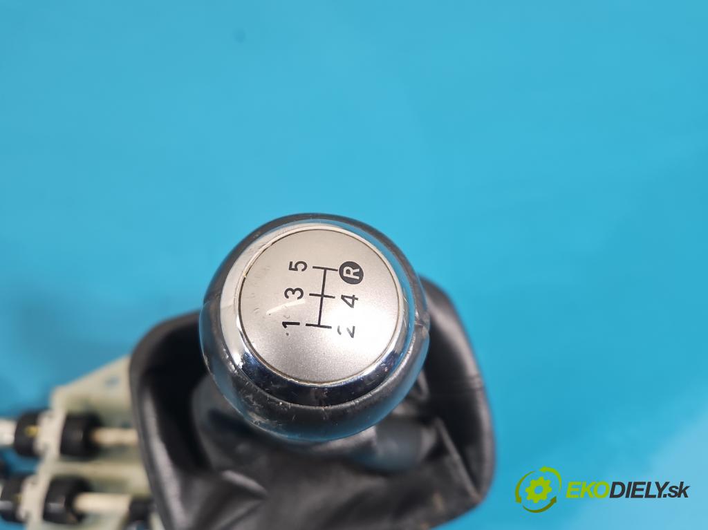 Toyota Corolla E15 2007-2014 1.6 vvti 124hp manual 91 kW 1598 cm3 4- Páka: Změny: stupeň,rýchlosť  (Rýchlostná páka (kulisa))