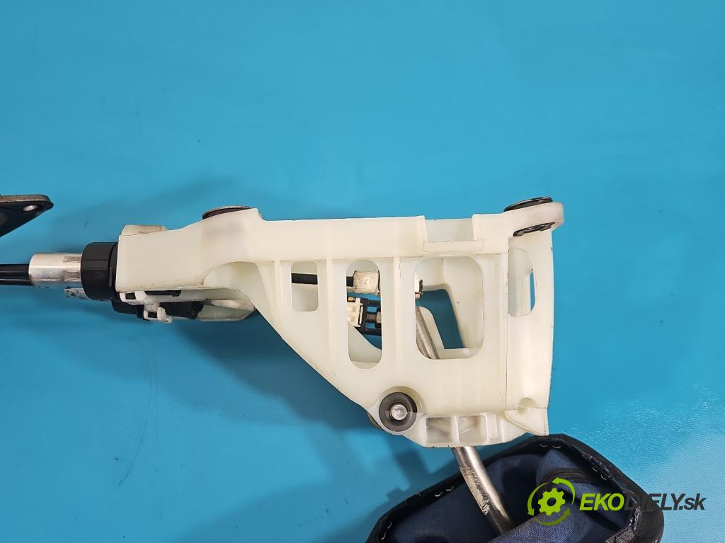 Toyota Corolla E15 2007-2014 1.6 vvti 124hp manual 91 kW 1598 cm3 4- Páka: Změny: stupeň,rýchlosť  (Rýchlostná páka (kulisa))