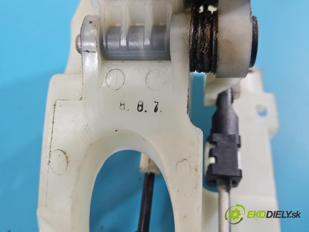 Toyota Corolla E15 2007-2014 1.6 vvti 124hp manual 91 kW 1598 cm3 4- Páka: Změny: stupeň,rýchlosť  (Rýchlostná páka (kulisa))