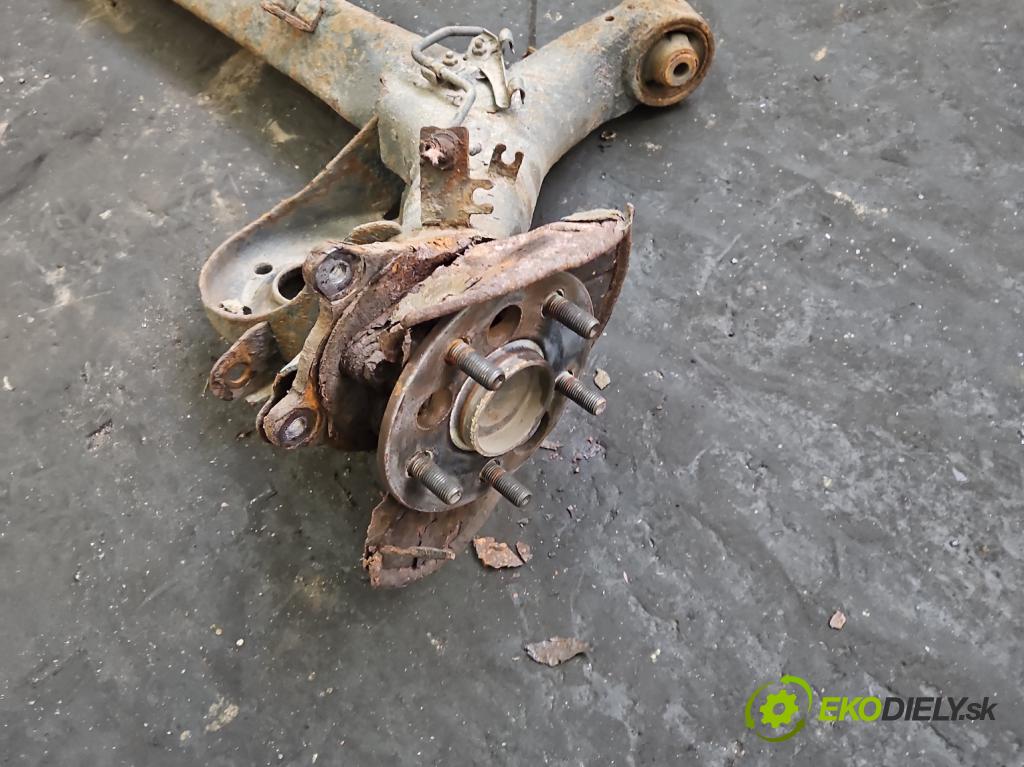 Toyota Corolla E15 2007-2014 1.6 vvti 124 hp manual 91 kW 1598 cm3 4- zadní výztuha  (Zadní výztuha)