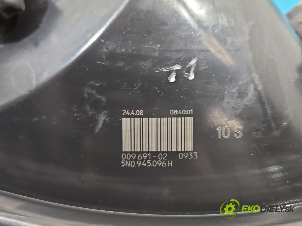 Vw Tiguan I 2007-2016 1.4 TSI 150 HP manual 110 kW 1399 cm3 5- svetlo / reflektor zadné pravé 5N0945096H (Kľučka dverí ostatné)