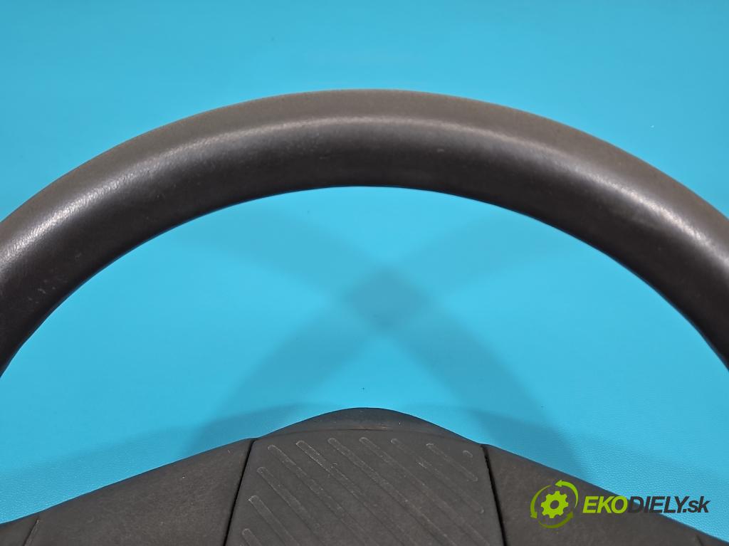 Vw Golf II 1983-1992 1.3 plyn: 54 HP manual 40 kW 1272 cm3 5- volant  (Volant)