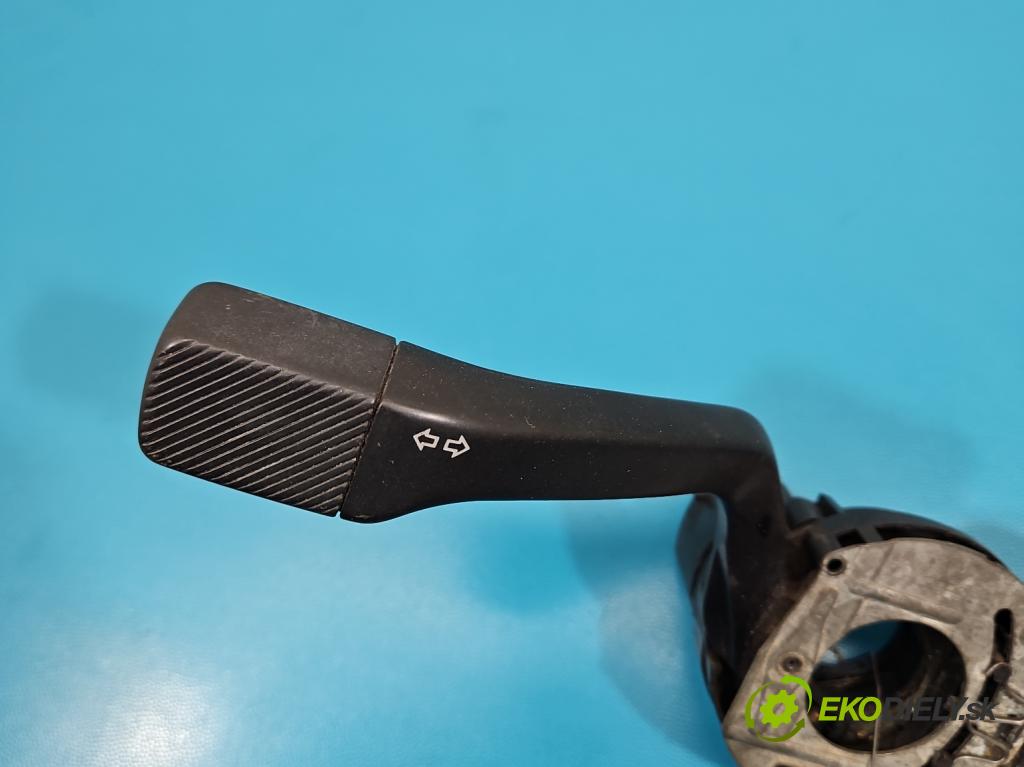 Vw Golf II 1983-1992 1.3 plyn: 54 HP manual 40 kW 1272 cm3 5- prepínač komplex:  (Prepínacie páčky pod volantom)