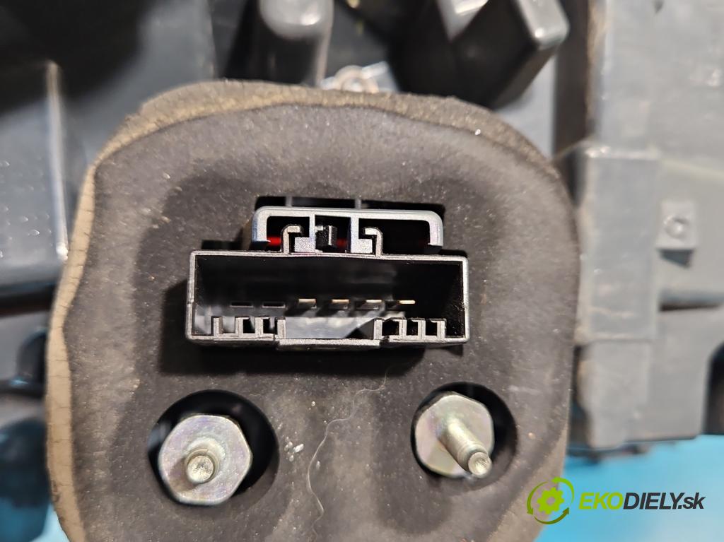 Bmw X5 F15 2013-2018 3.0d 258 HP automatic 190 kW 2993 cm3 5- svetlo / reflektor zadné ľavé 7290099 (Kľučka dverí ostatné)