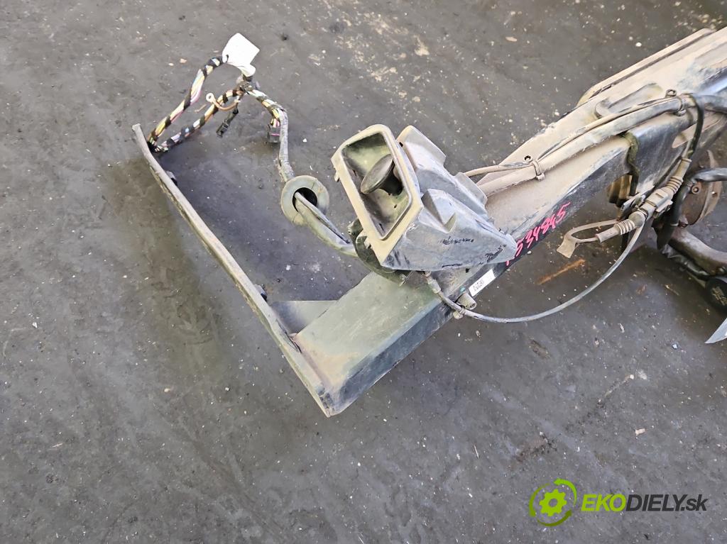 Vw Tiguan I 2007-2016 1.4 TSI 150 hp manual 110 kW 1399 cm3 5- oko tažné 5N0803880 (Tažné zařízení)