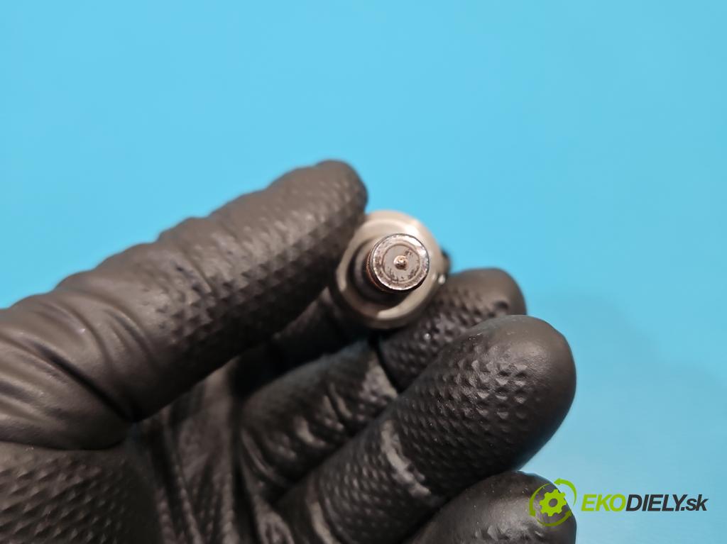 Vw Tiguan I 2007-2016 1.4 TSI 150 HP manual 110 kW 1399 cm3 5- vstrek 03C906036E (Vstrekovač paliva)