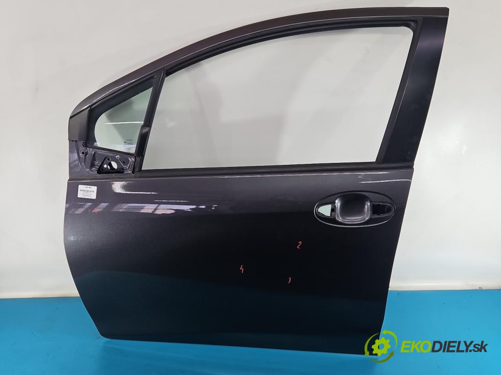Toyota Yaris III 2011-2020 1.0 vvti 69KM manual 51 kW 998 cm3 5- dvere predné ľavé  (Kľučka dverí ostatné)