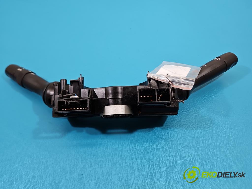 Toyota Yaris II 2005-2011 1.3 vvti 87 HP manual 64 kW 1298 cm3 5- prepínač komplex: 0D090-17F143 (Prepínacie páčky pod volantom)