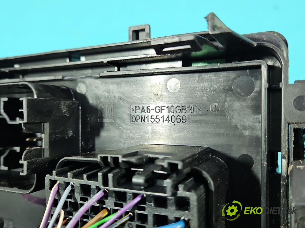 Opel Astra V  2015-2022 1.6 cdti 110 hp manual 81 kW 1598 cm3 5- skříňka pojistková 39040853 (Pojistková skříňka)