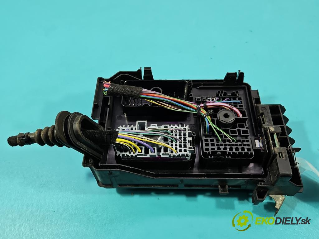 Opel Astra V  2015-2022 1.6 cdti 110 hp manual 81 kW 1598 cm3 5- skříňka pojistková 39040853 (Pojistková skříňka)