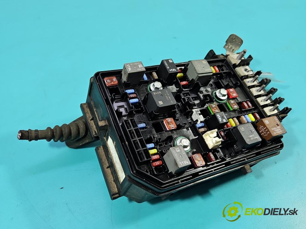 Opel Astra V  2015-2022 1.6 cdti 110 hp manual 81 kW 1598 cm3 5- skříňka pojistková 39040853 (Pojistková skříňka)