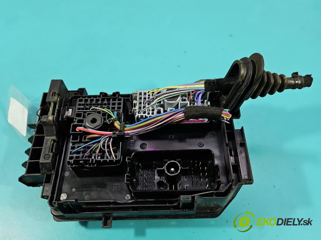 Opel Astra V  2015-2022 1.6 cdti 110 hp manual 81 kW 1598 cm3 5- skříňka pojistková 39040853 (Pojistková skříňka)