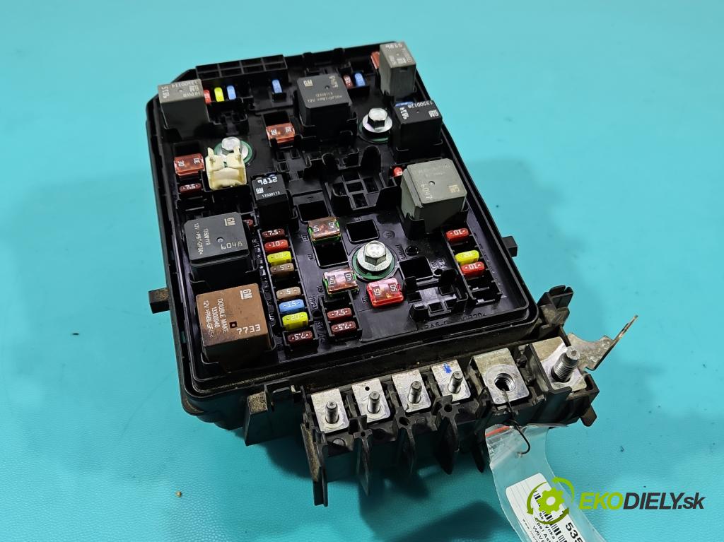 Opel Astra V  2015-2022 1.6 cdti 110 hp manual 81 kW 1598 cm3 5- skříňka pojistková 39040853 (Pojistková skříňka)