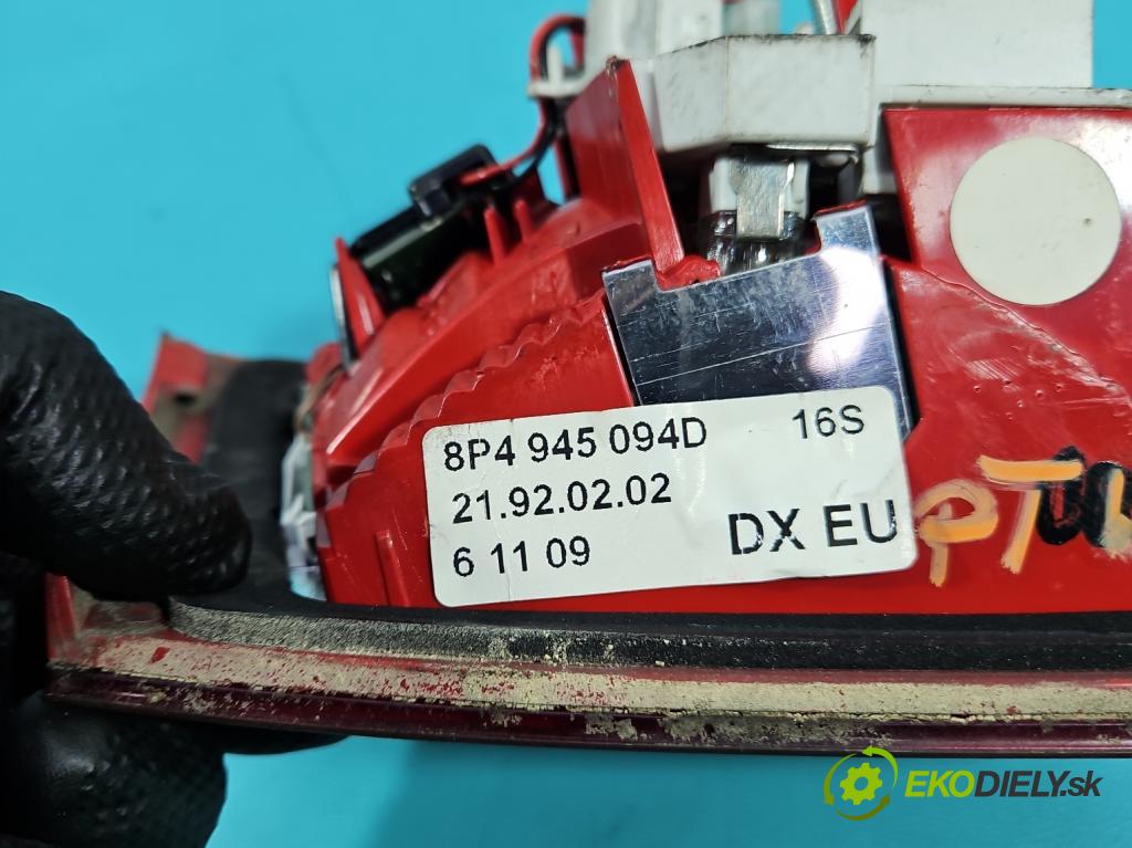 Audi A3 8P 2003-2012 1.9 TDI 105 HP manual 77 kW 1896 cm3 5- svetlo / reflektor zadné pravé 8P4945094D (Kľučka dverí ostatné)