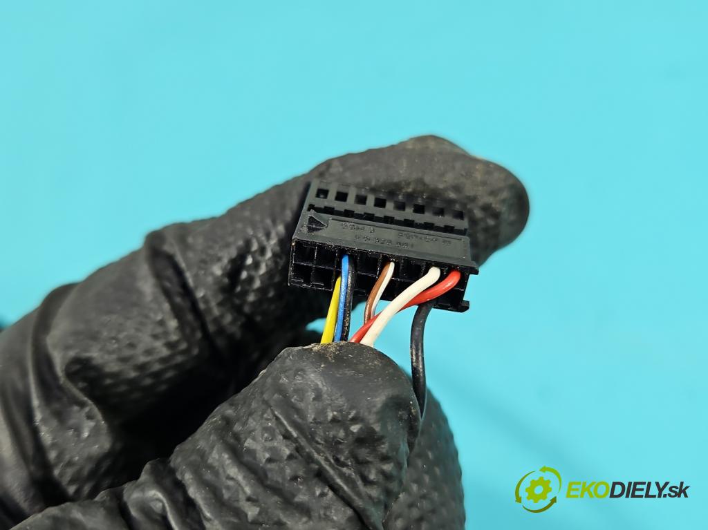 Audi A5 8T 2007-2016 3.0 tdi 239KM manual 176 kW 2967 cm3 2- zpětné zrcátko pravé  (Klika dveří ostatní)