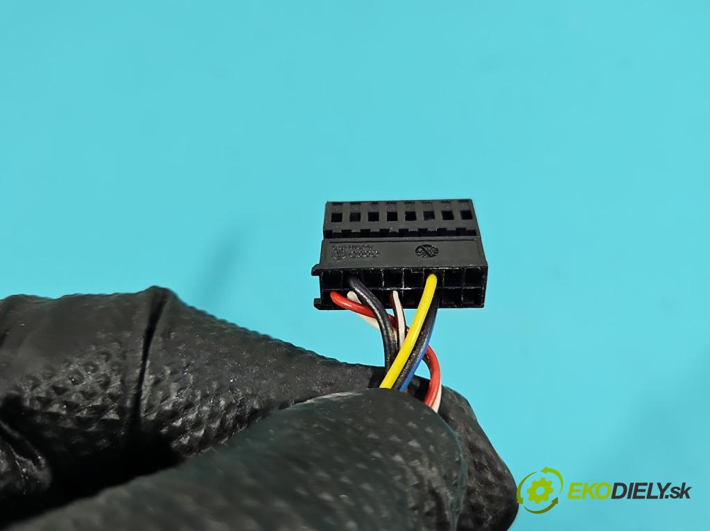 Audi A5 8T 2007-2016 3.0 tdi 239KM manual 176 kW 2967 cm3 2- zpětné zrcátko pravé  (Klika dveří ostatní)