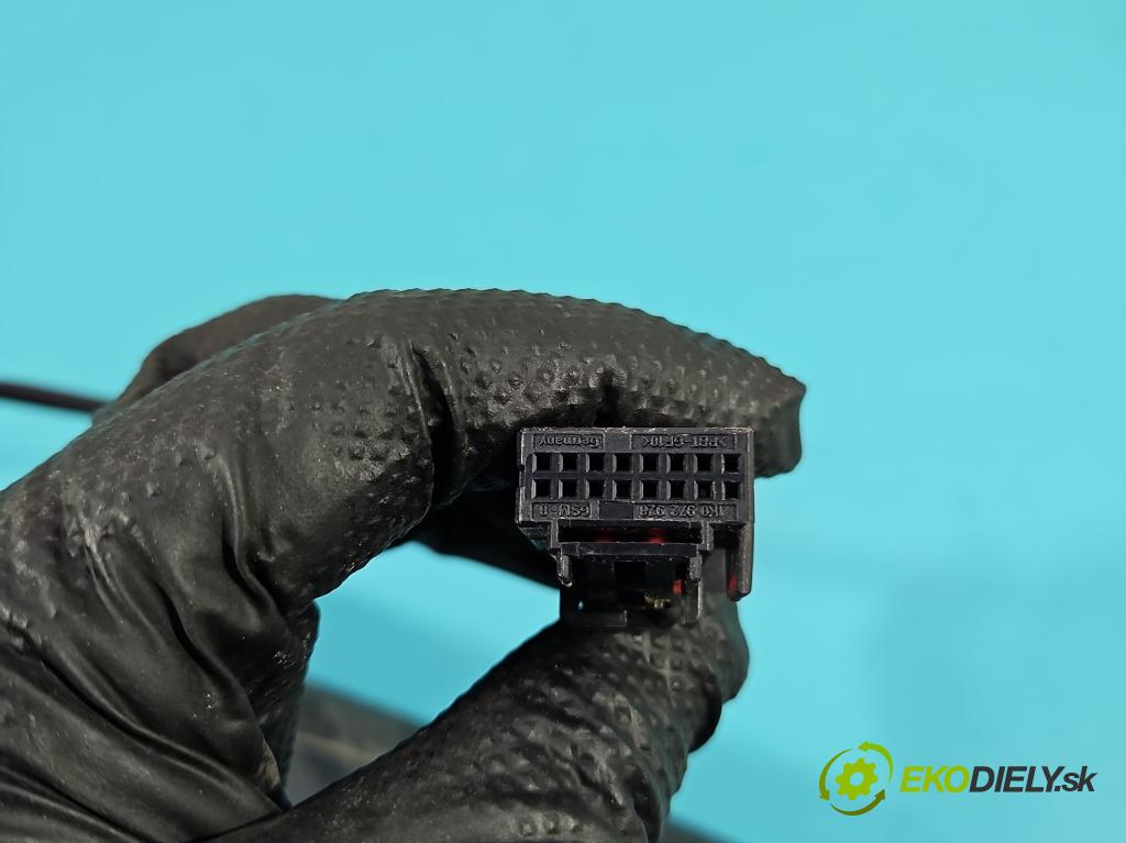 Audi A5 8T 2007-2016 3.0 tdi 239KM manual 176 kW 2967 cm3 2- zpětné zrcátko pravé  (Klika dveří ostatní)