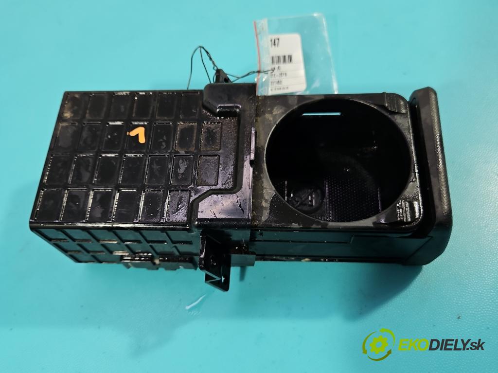 Isuzu D-Max II 2011-2019 2.5d 163 HP manual 120 kW 2499 cm3 2- Rukojeť: na nápoje:  (Držiak (úchyt) na nápoje)