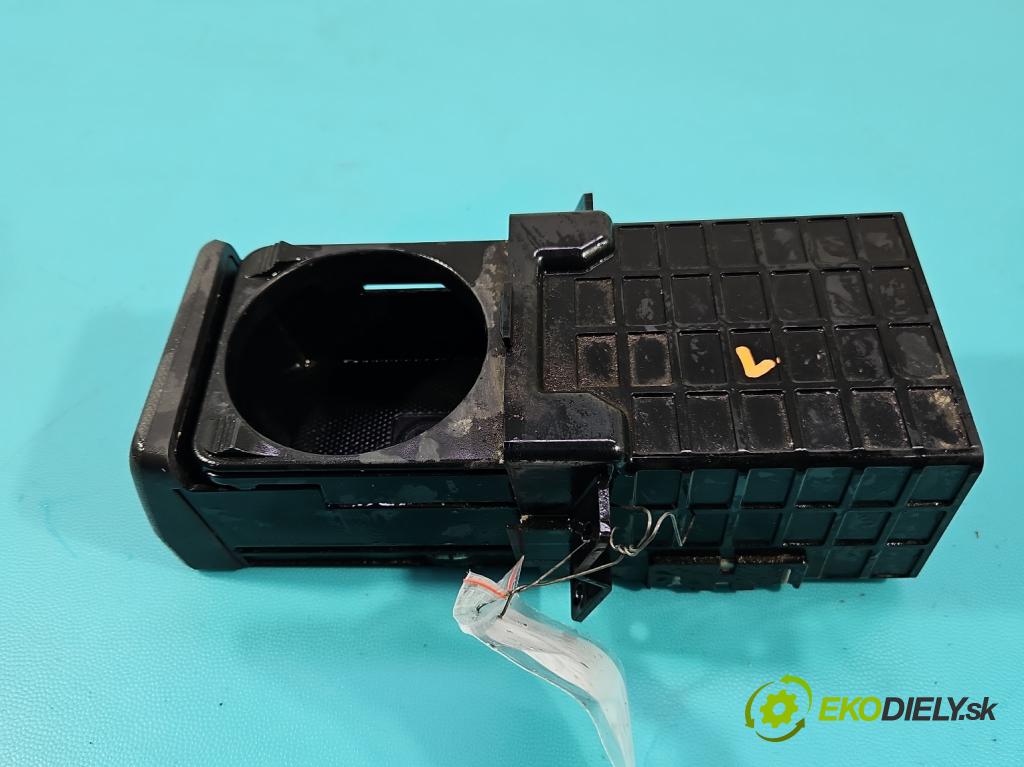 Isuzu D-Max II 2011-2019 2.5d 163 HP manual 120 kW 2499 cm3 2- Rukojeť: na nápoje:  (Držiak (úchyt) na nápoje)