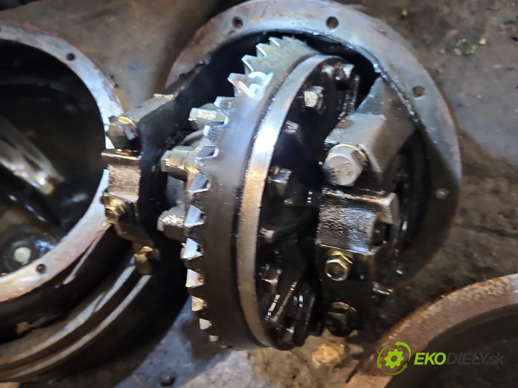 Kia Pregio 2.7d 82 HP manual 60 kW 2665 cm3 4- Most: zadní: