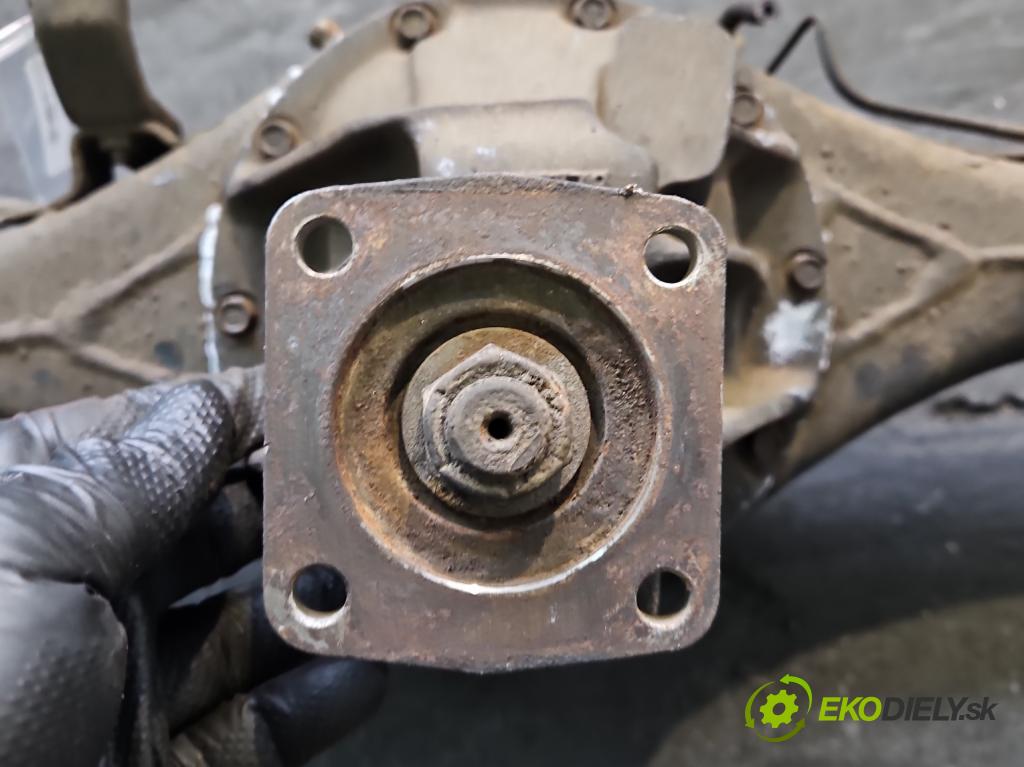 Kia Pregio 2.7d 82 HP manual 60 kW 2665 cm3 4- Most: zadní: