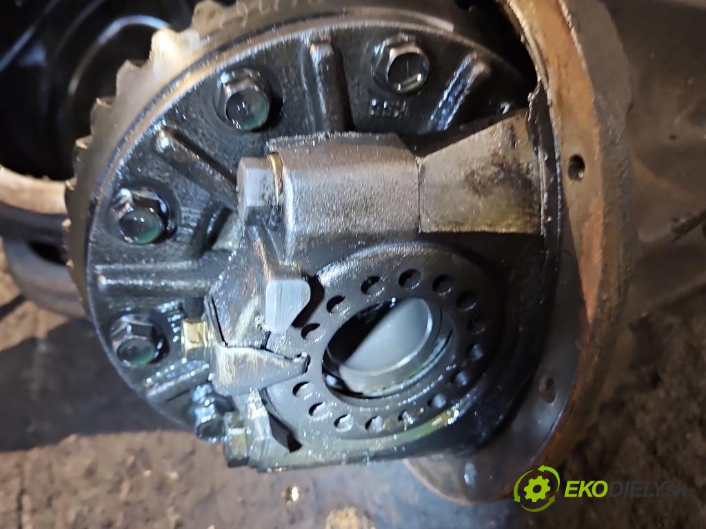 Kia Pregio 2.7d 82 HP manual 60 kW 2665 cm3 4- Most: zadní: