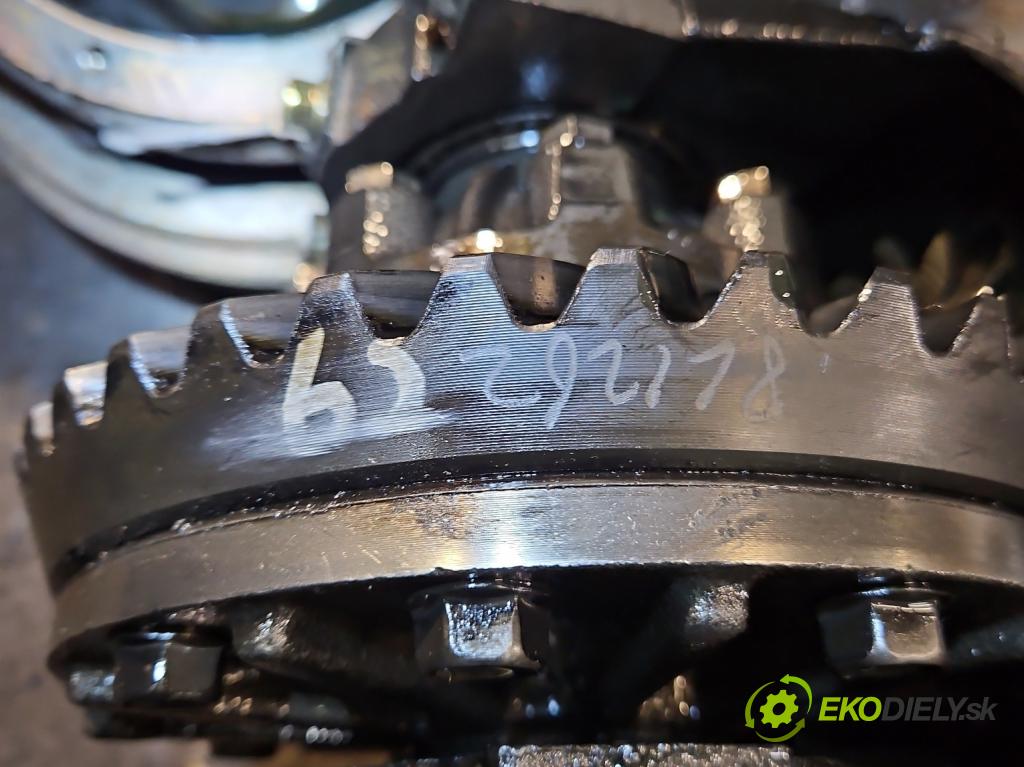 Kia Pregio 2.7d 82 HP manual 60 kW 2665 cm3 4- Most: zadní: