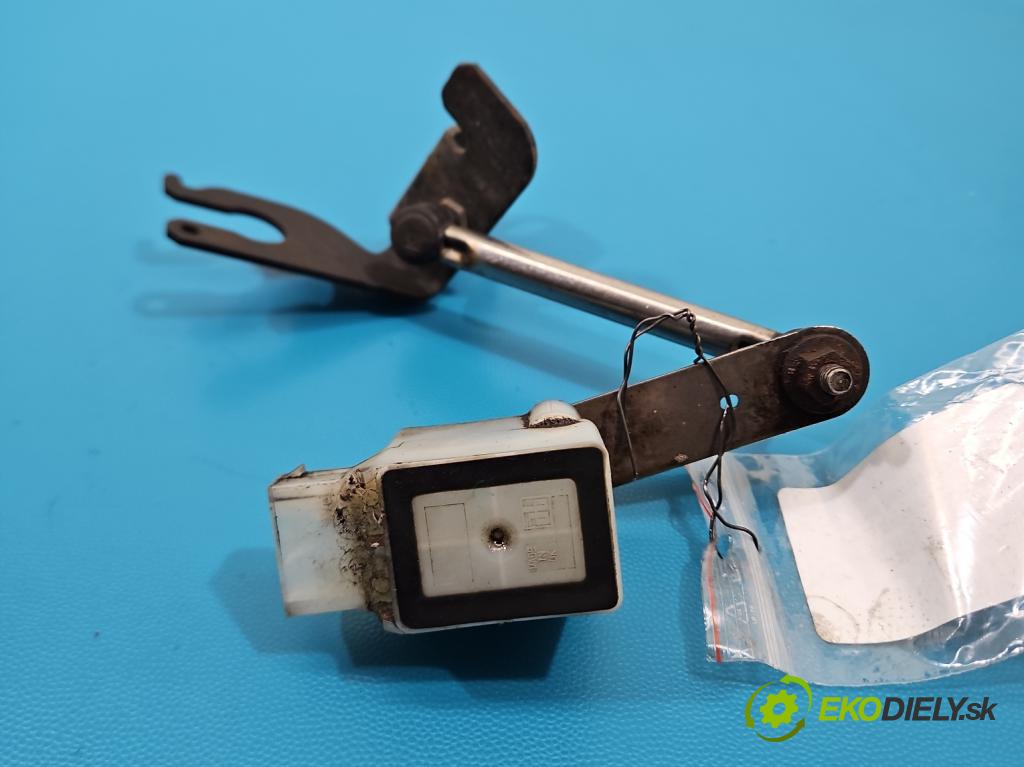 Maserati Quattroporte VI 13- 3.0 V6 automatic 301 kW 2979 cm3 4- snímač nastavenia xenon 89089884 (Snímač)