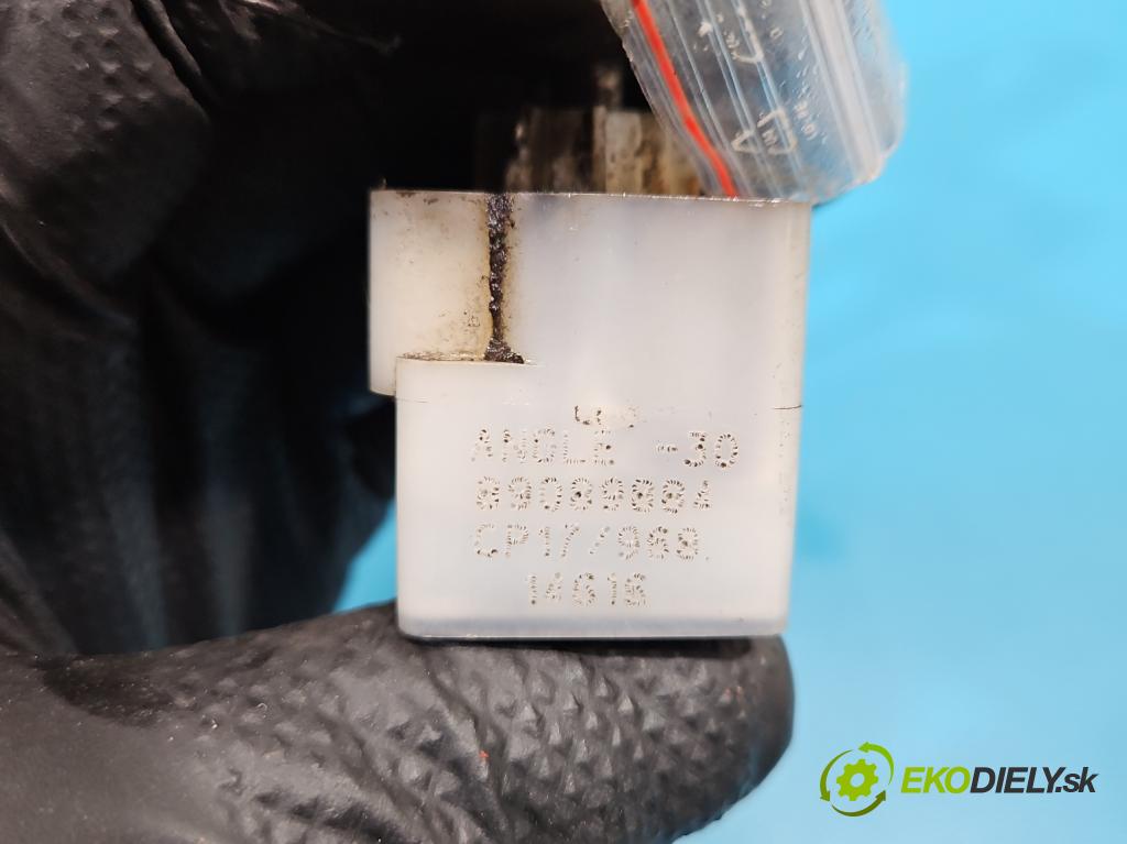 Maserati Quattroporte VI 13- 3.0 V6 automatic 301 kW 2979 cm3 4- snímač nastavenia xenon 89089884 (Snímač)