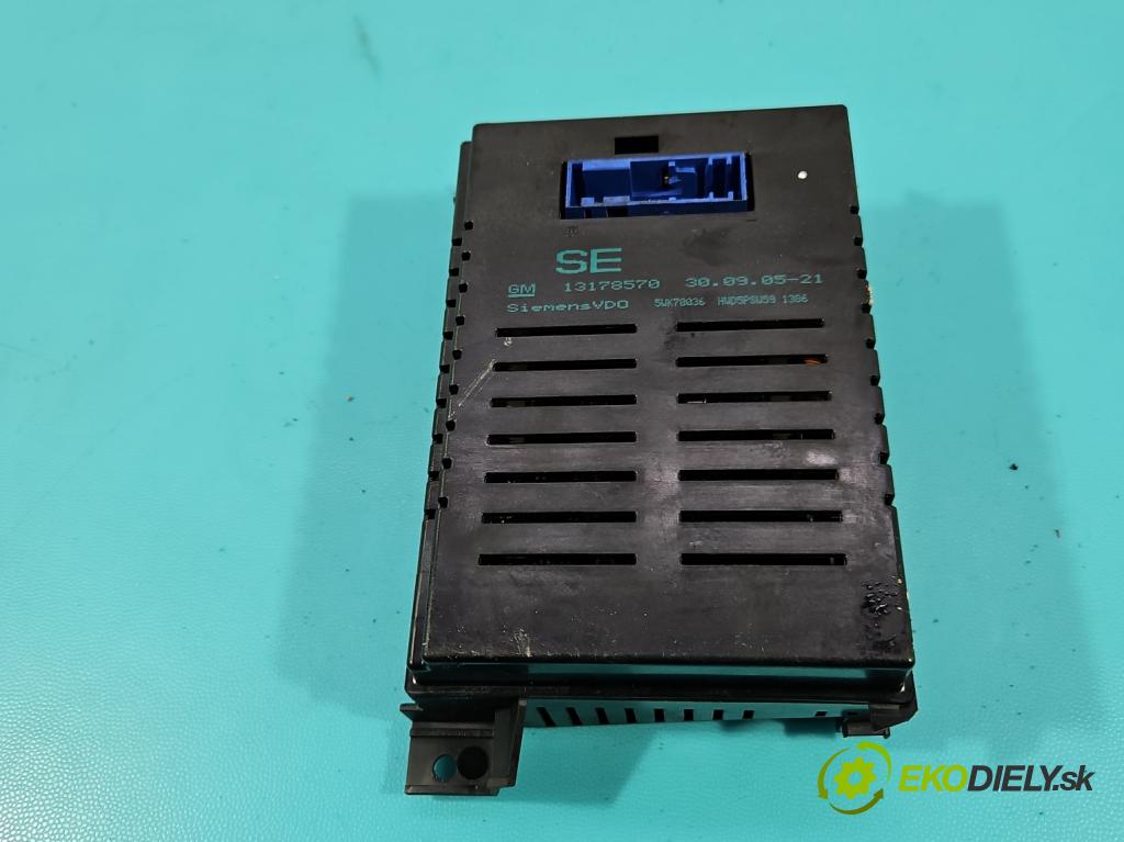 Opel Zafira B 2005-2014 1.9 CDTI 120 HP manual 88 kW 1910 cm3 5- Zobrazit: 13178570 (Prístrojová doska)