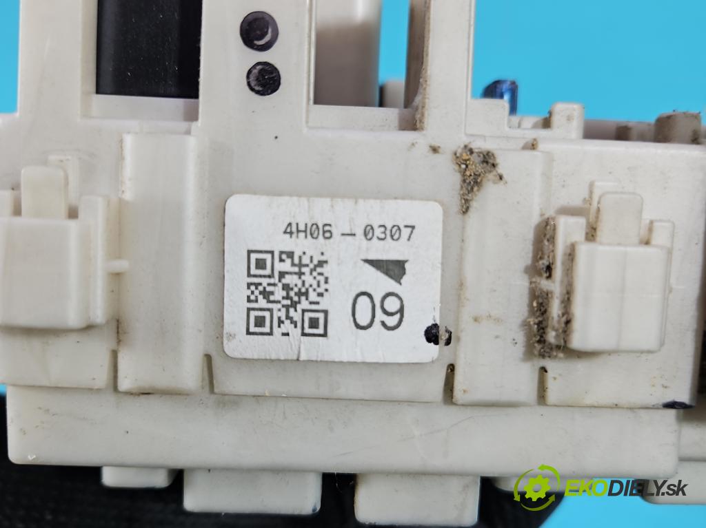 Isuzu D-Max II 2011-2019 2.5d 163 hp manual 120 kW 2499 cm3 2- skříňka pojistková 4H06-0307 (Pojistková skříňka)