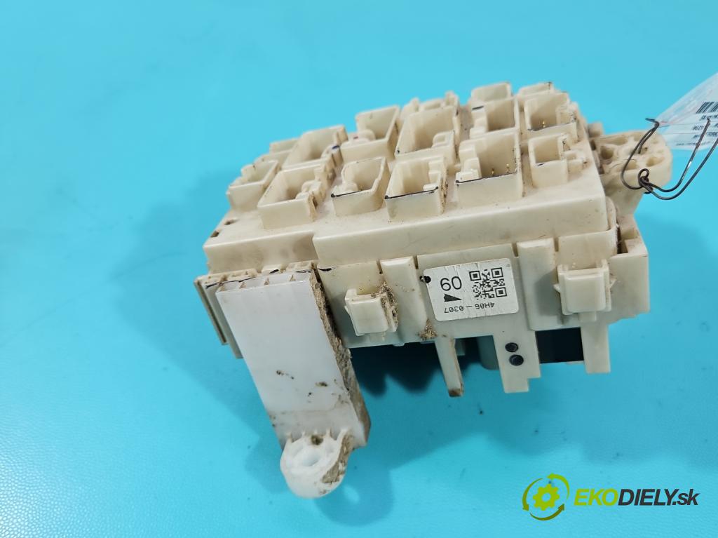 Isuzu D-Max II 2011-2019 2.5d 163 hp manual 120 kW 2499 cm3 2- skříňka pojistková 4H06-0307 (Pojistková skříňka)