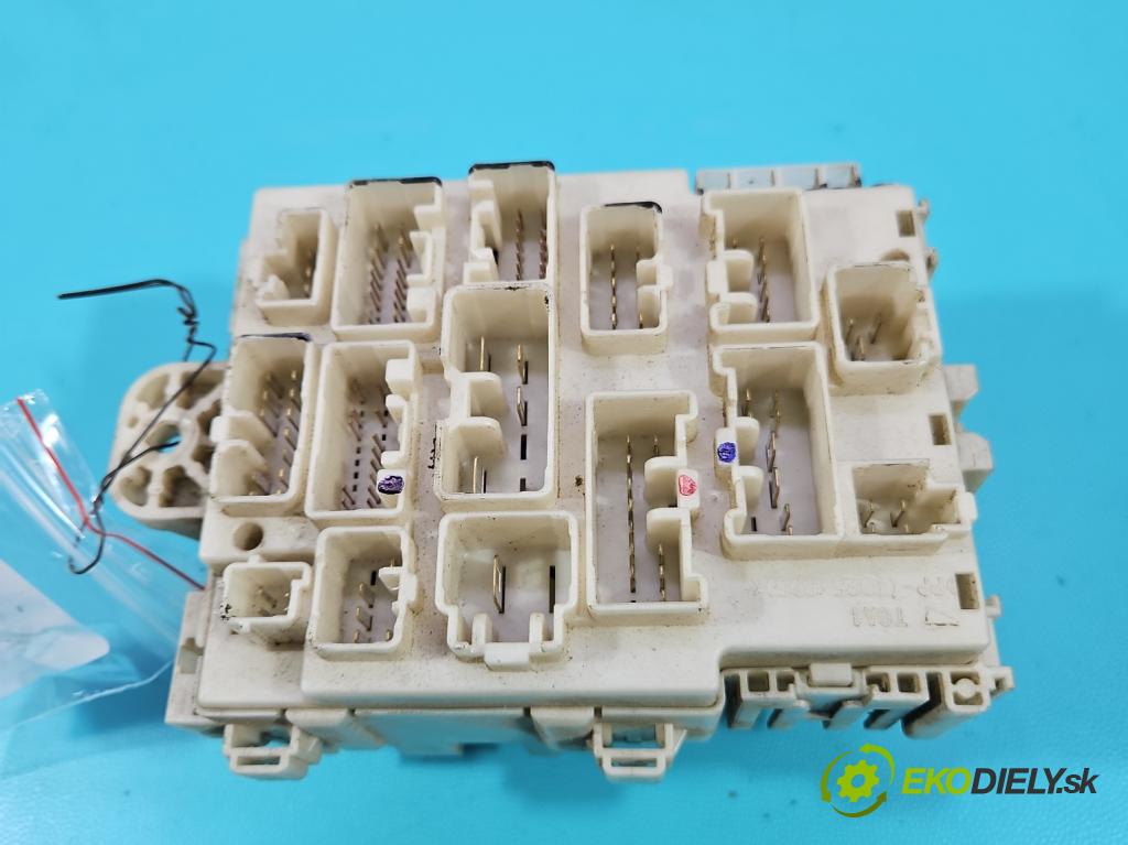 Isuzu D-Max II 2011-2019 2.5d 163 hp manual 120 kW 2499 cm3 2- skříňka pojistková 4H06-0307 (Pojistková skříňka)