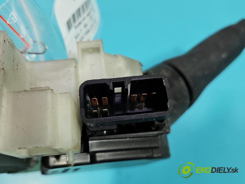 Isuzu D-Max II 2011-2019 2.5d 163 HP manual 120 kW 2499 cm3 2- prepínač komplex: (Prepínacie páčky pod volantom)